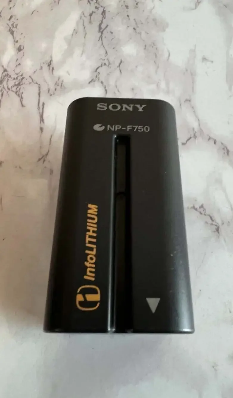 Sony NP-F750 InfoLithium Rechargeable Battery Pack 7.2V 21.6Wh